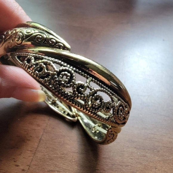 Gold / Brass Tone Metal Filagree Scroll Links Stretch Bracelet - Picture 10 of 13
